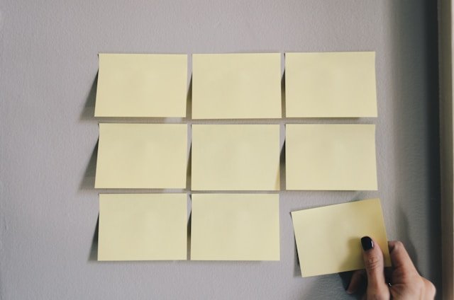 Sticky notes for heuristic website evaluation.